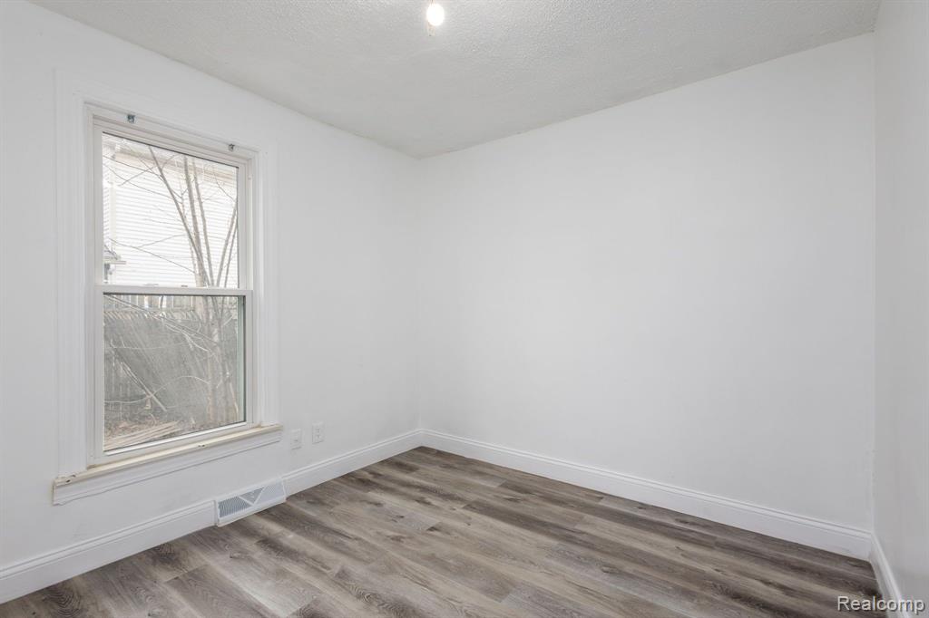 7881 NIGHTINGALE Street, Dearborn Heights, MI 48127 — Photo 12