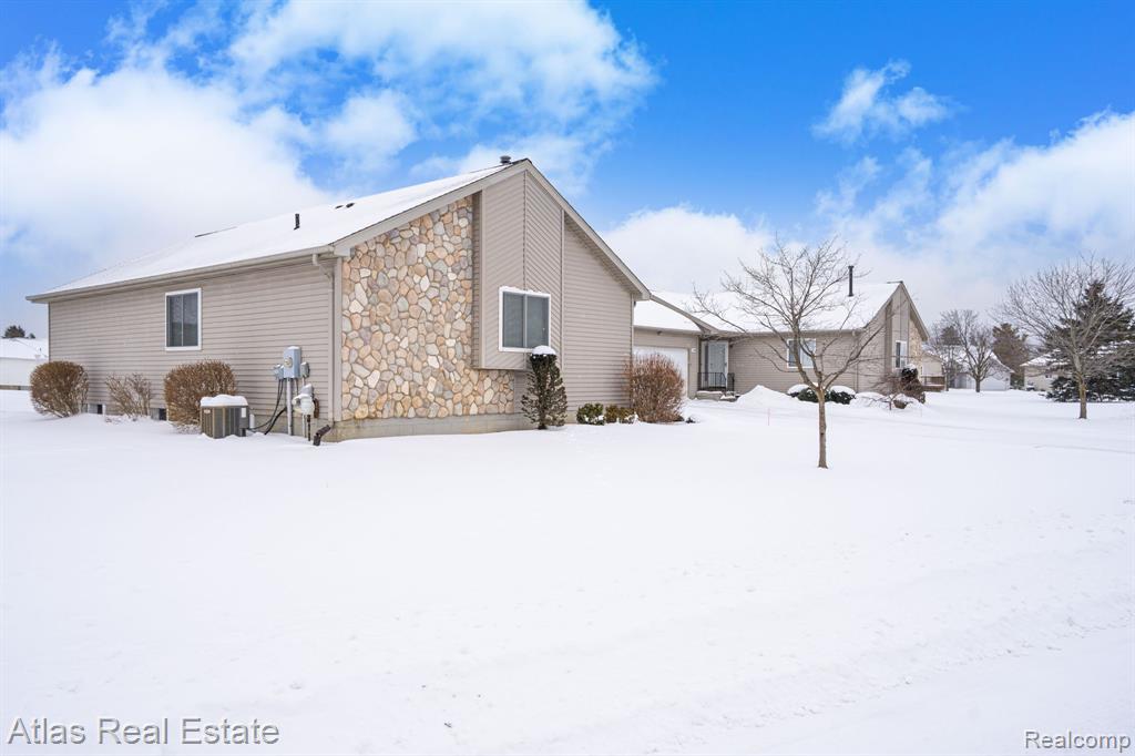 10200 Hawthorne Circle, Goodrich Vlg, MI — Photo 3