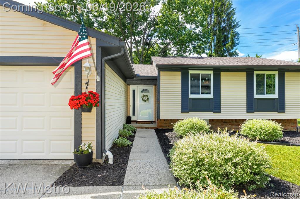 839 Dressler Lane, Rochester Hills, MI 48307 — Photo 2