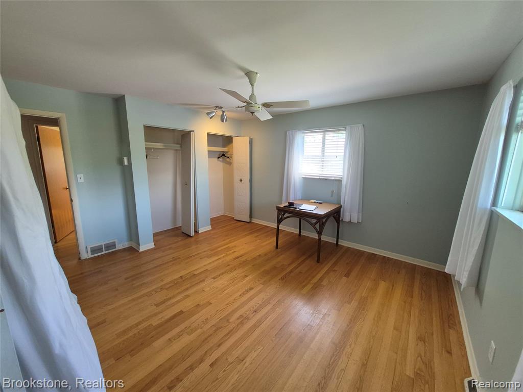 4295 Sashabaw Road, Waterford, MI 48329 — Photo 20