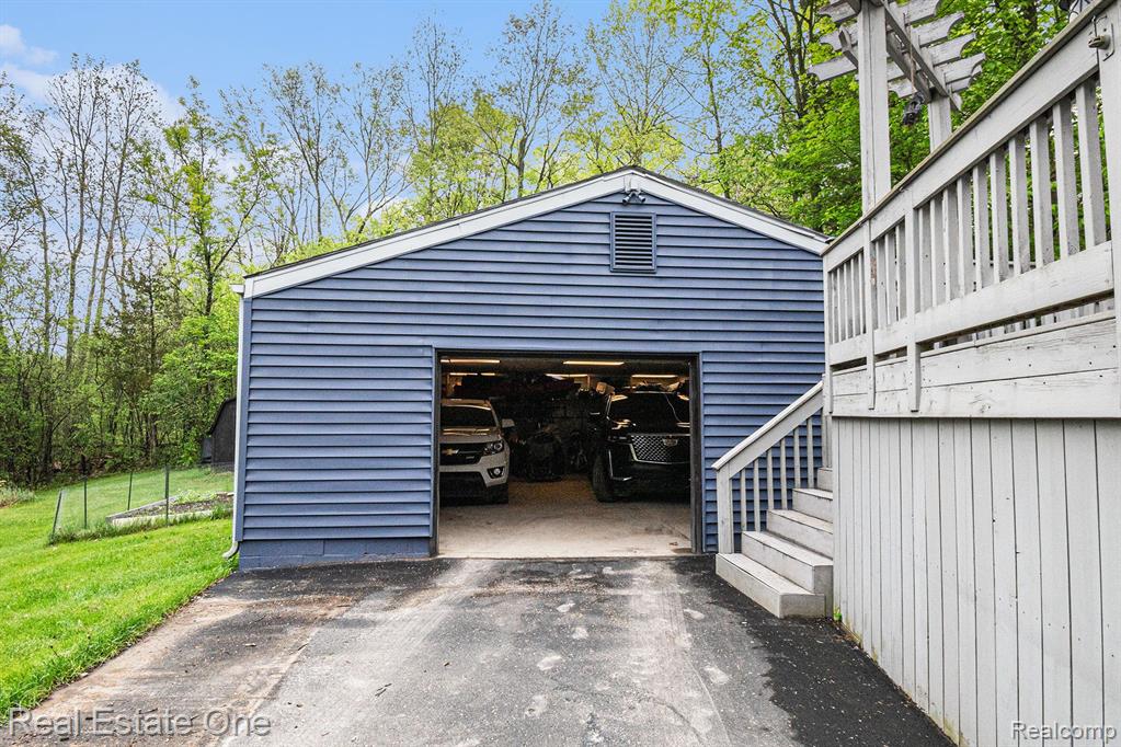 7529 BISHOP Road, Brighton, MI 48116 — Photo 23