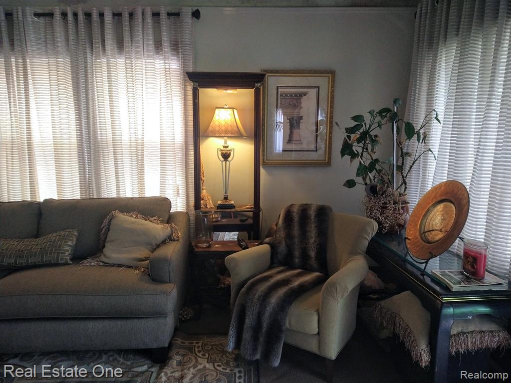 8040 WHITCOMB Street, Detroit, MI 48228 — Photo 3