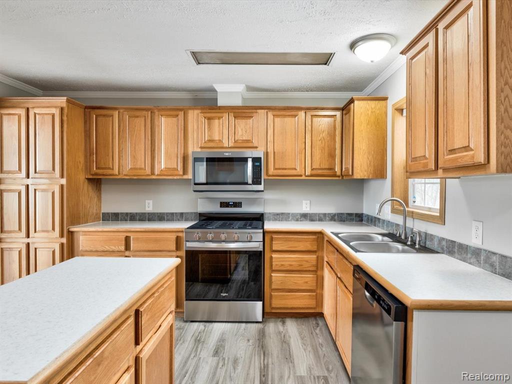 3211 Keewahdin #139 Road, Fort Gratiot, MI 48059 — Photo 11