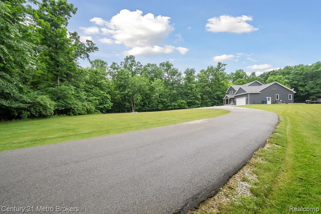 9119 Hegel Road, Goodrich Vlg, MI — Photo 3