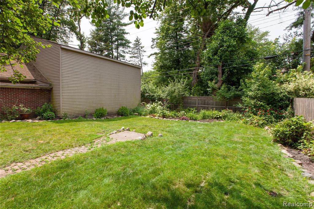 19451 ARGYLE Crescent, Detroit, MI 48203 — Photo 32