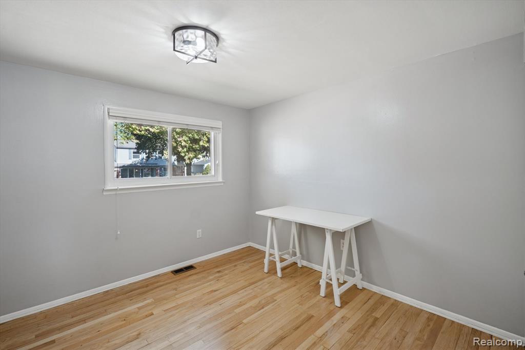 496 Langley Boulevard, Clawson, MI — Photo 18