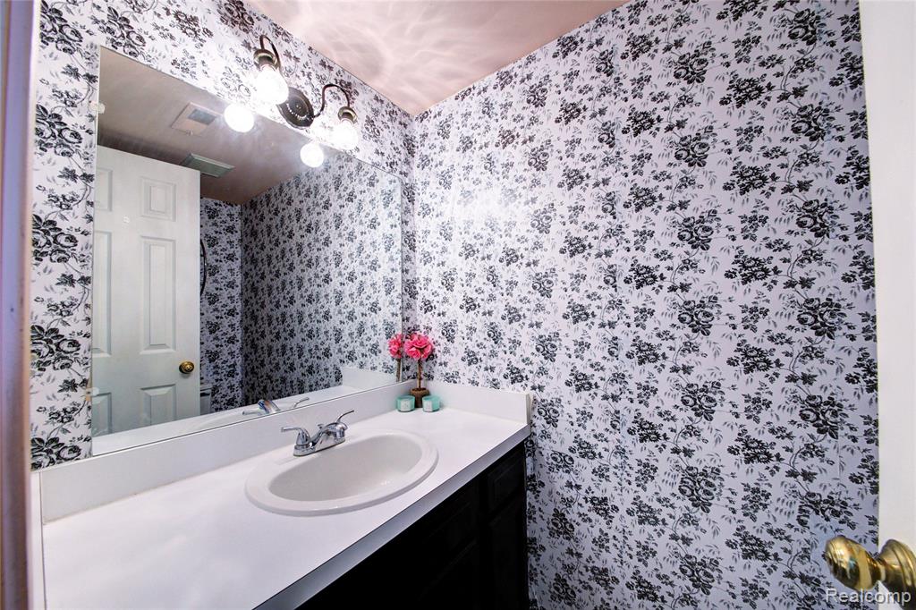 6397 Hunter Pointe Street, Westland, MI — Photo 19