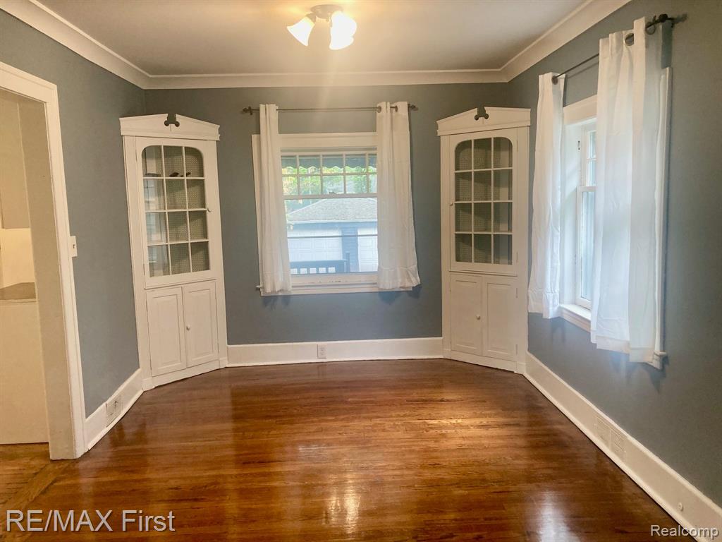 429 E KENILWORTH Avenue, Royal Oak, MI 48067 — Photo 9