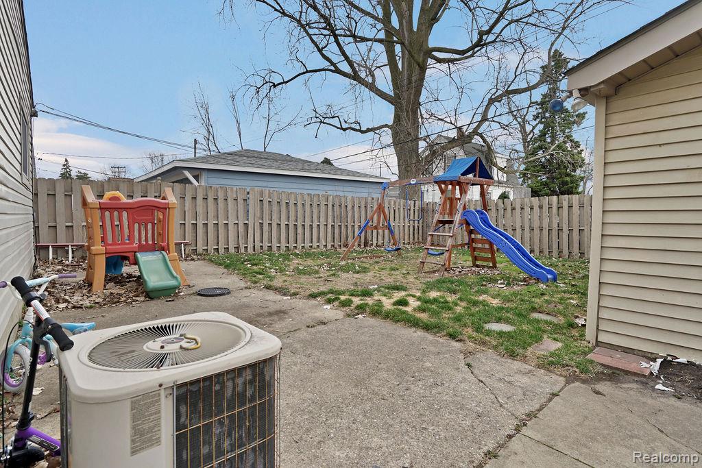 25530 Cole Street, Roseville, MI 48066 — Photo 16