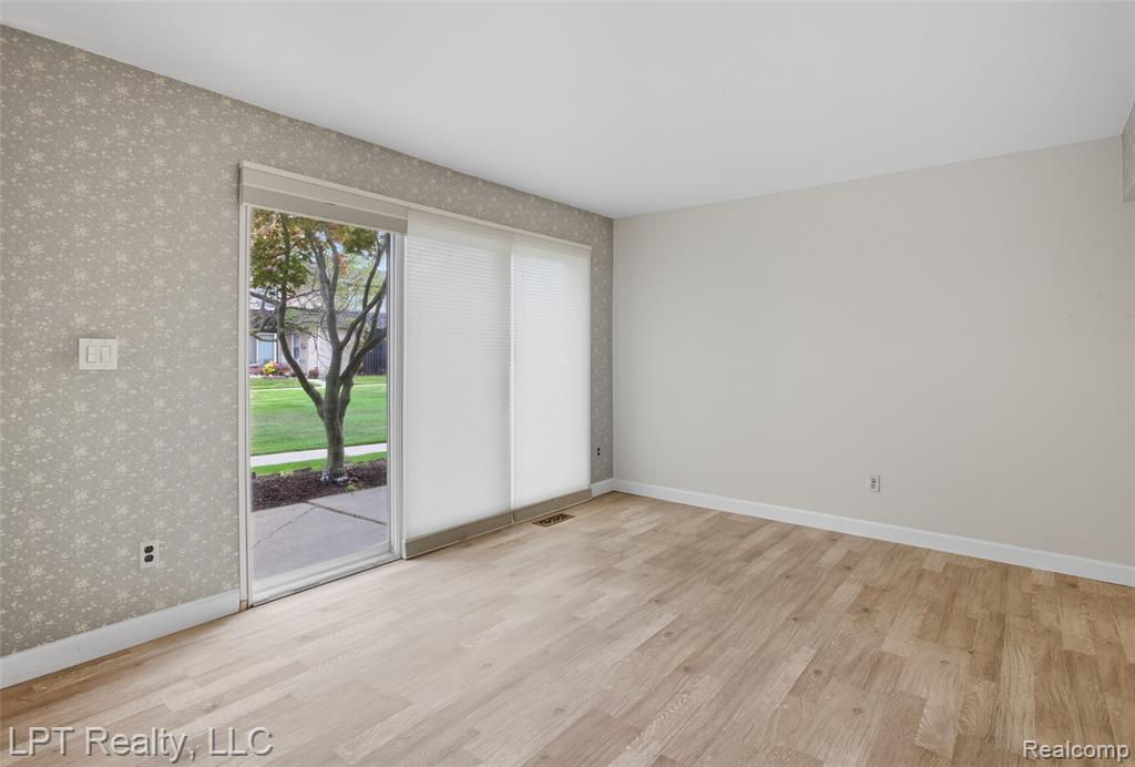 8715 Kennedy Circle, 1, Warren, MI 48093 — Photo 6