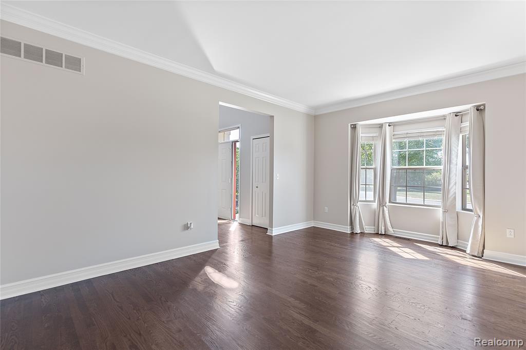 4360 Carriage Hill Court, Oakland, MI 48306 — Photo 9