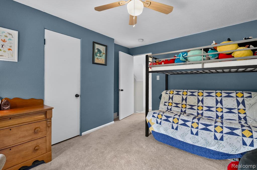21154 Flanders Street, Farmington, MI 48335 — Photo 32