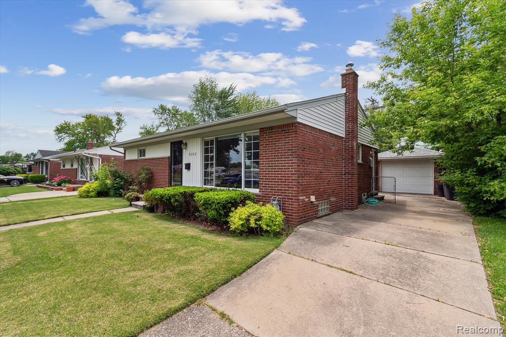 8242 MONROE Boulevard, Taylor, MI 48180 — Photo 34