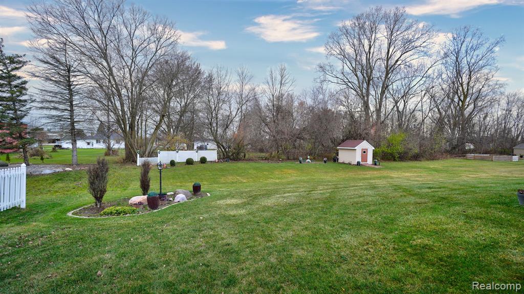 5077 PRESTONWOOD Lane, Flushing, MI 48433 — Photo 8