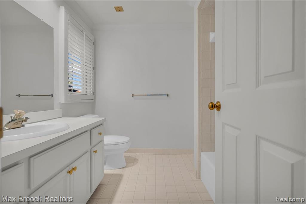 5554 Pine Brooke Court, Bloomfield Hills, MI 48304 — Photo 37