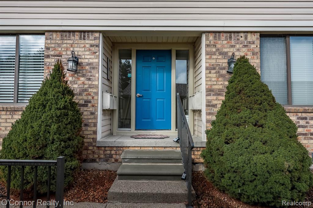 1700 River Road, 10, Marysville, MI 48040 — Photo 2