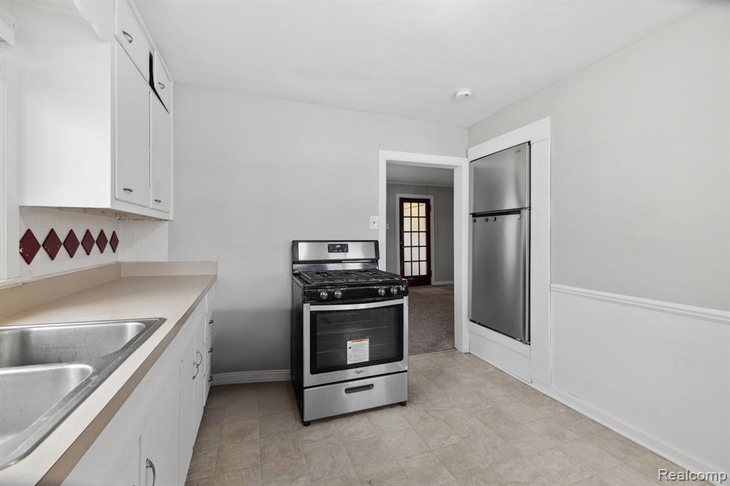 490 Chicago Drive, Howell, MI 48843 — Photo 13