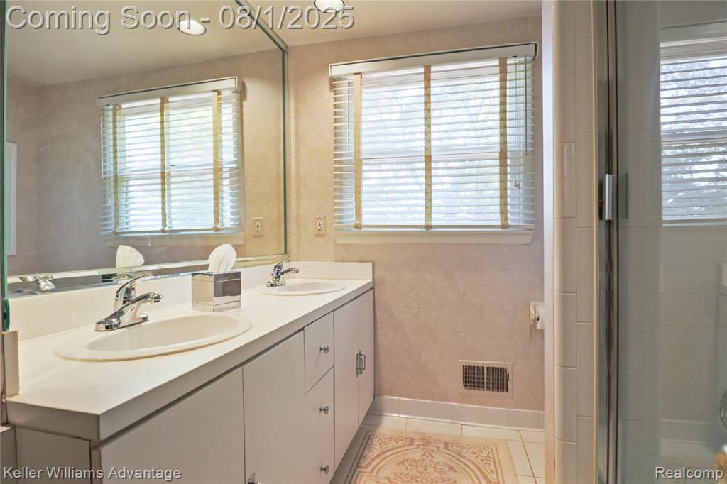 5349 Greenbriar Drive, West Bloomfield, MI 48323 — Photo 43