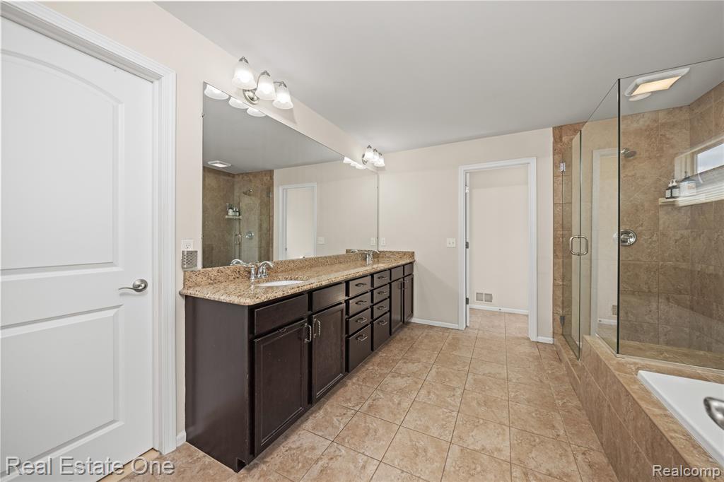 5778 Strawberry Circle, Commerce Twp, MI 48382 — Photo 37