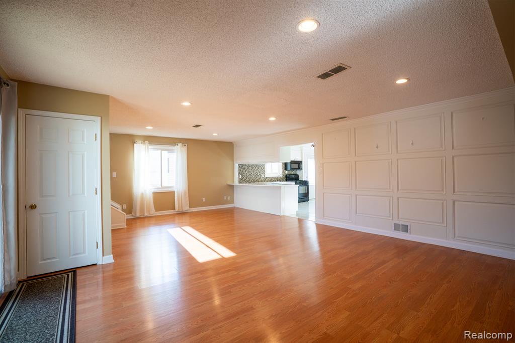 4205 Harding Street, Dearborn Heights, MI 48125 — Photo 18