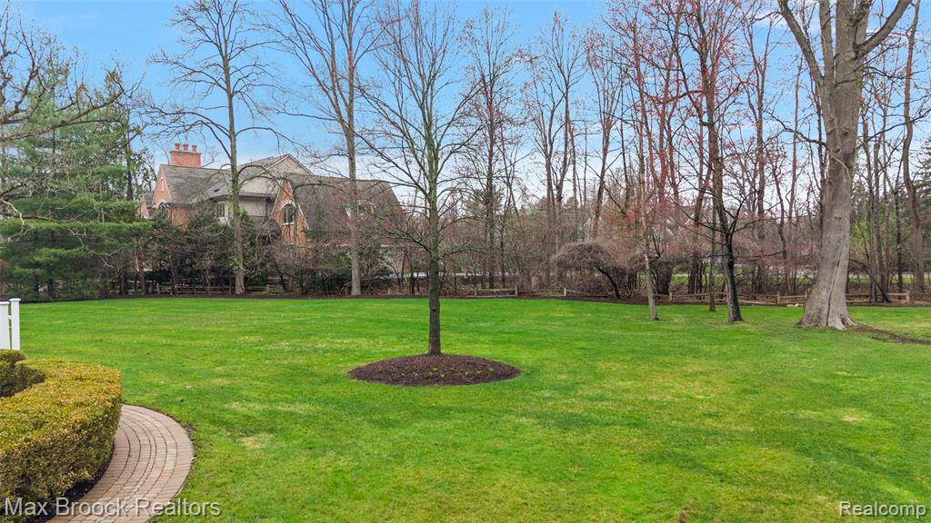945 Wellsley Court, Bloomfield Hills, MI 48304 — Photo 42