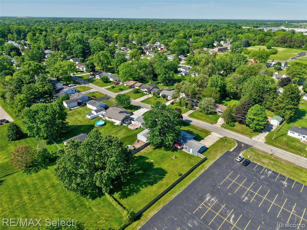 4075 Bristolwood Drive, Flint, MI 48507 — Photo 9