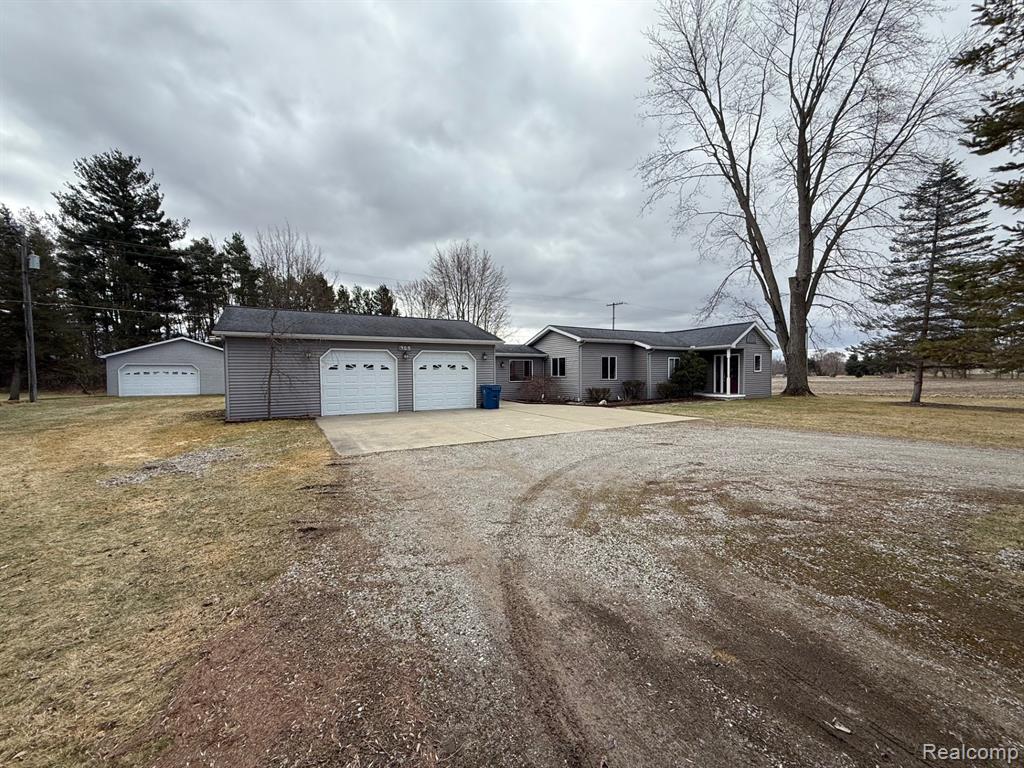 958 N Cass Avenue, Vassar, MI 48768 — Photo 23
