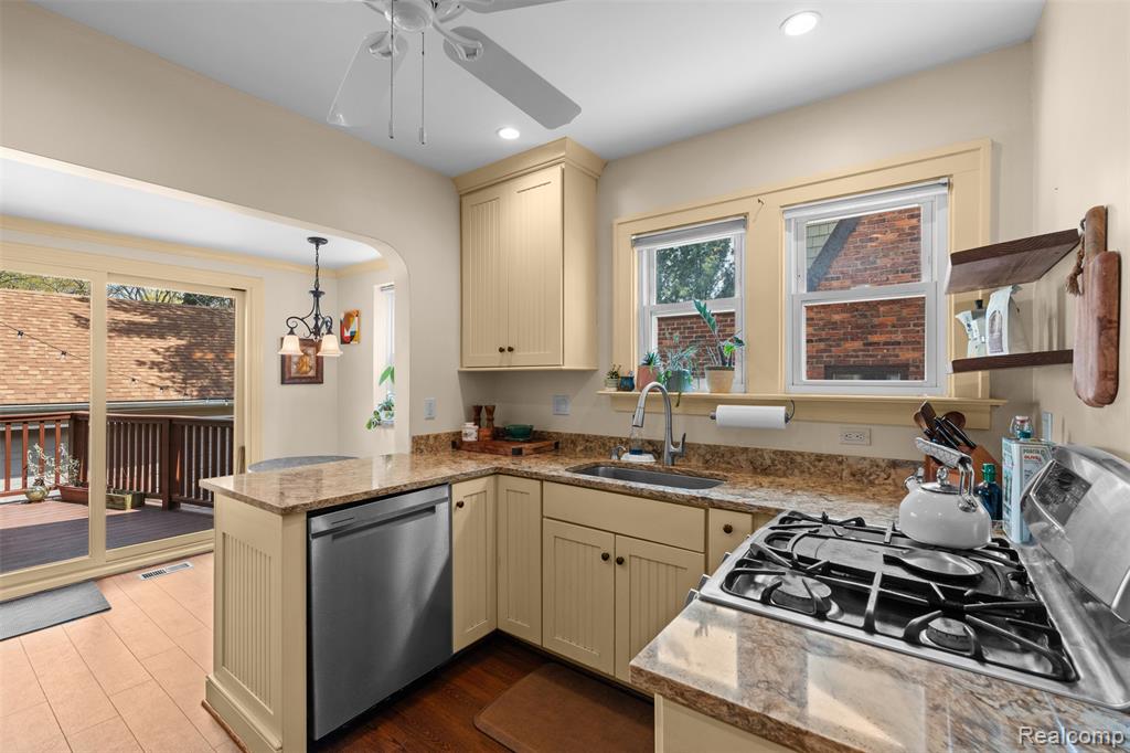 414 Cloverly Road, Grosse Pointe Farms, MI 48236 — Photo 24