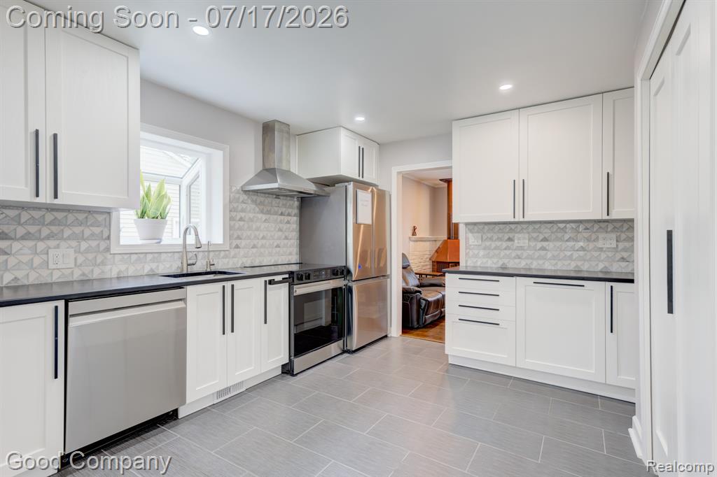4102 Elmhurst Avenue, Royal Oak, MI 48073 — Photo 8