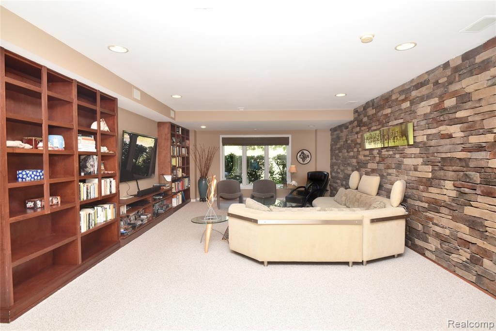 457 Cambridge Way, Bloomfield Hills, MI 48304 — Photo 37