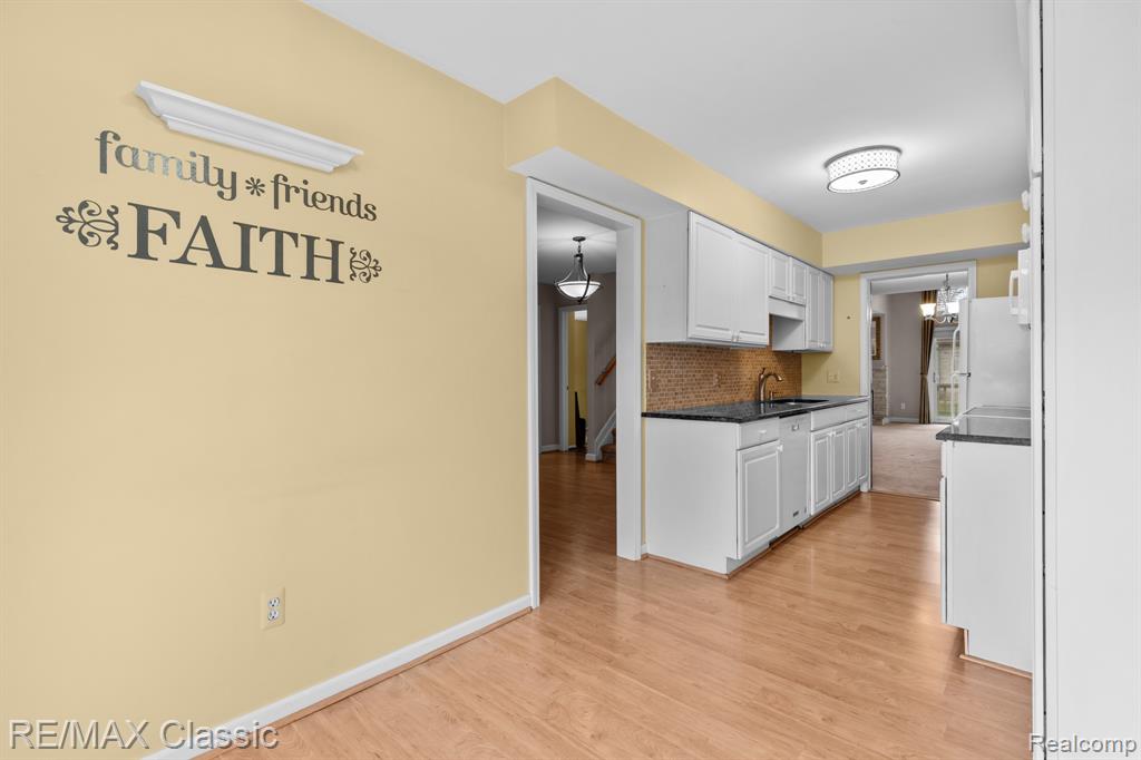 23127 Farmington Road, Farmington, MI 48336 — Photo 25