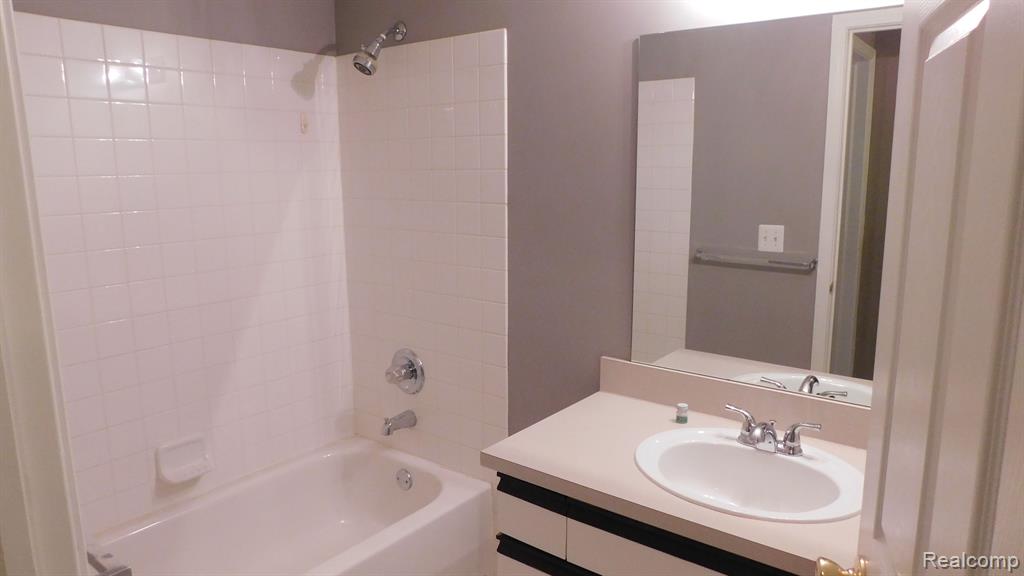 44762 MARIGOLD Drive, Sterling Heights, MI 48314 — Photo 20