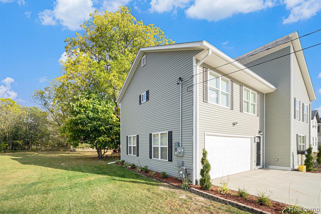 105 S Comstock Street, Corunna, MI 48817 — Photo 4