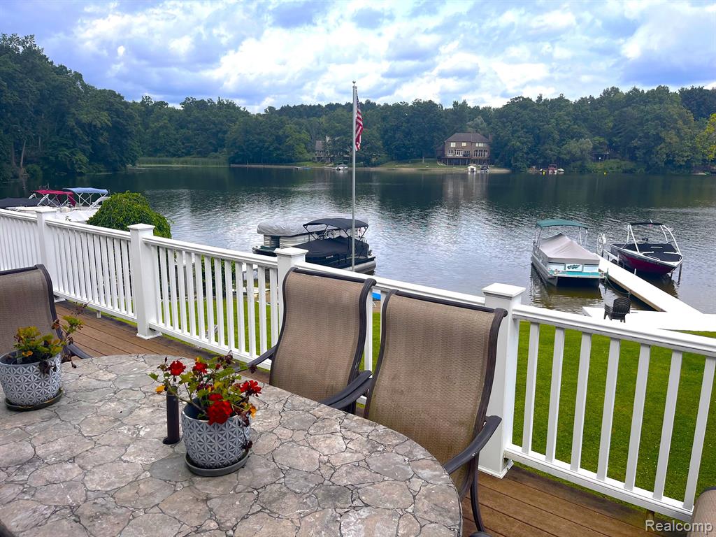 8480 CAROLS Drive, Brighton, MI 48114 — Photo 5