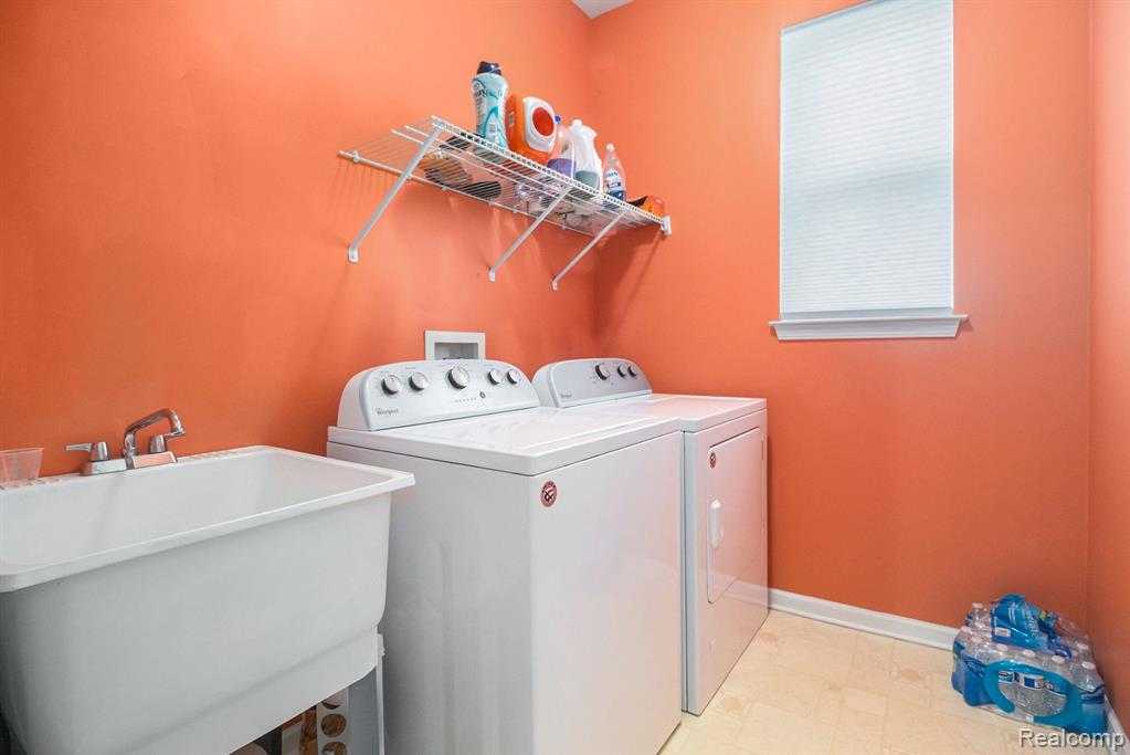829 Grandview Drive, Commerce Twp, MI 48390 — Photo 14