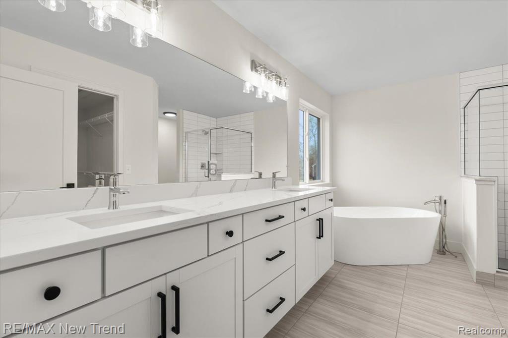 6514 CAMBRIDGE Circle, Clarkston, MI — Photo 20