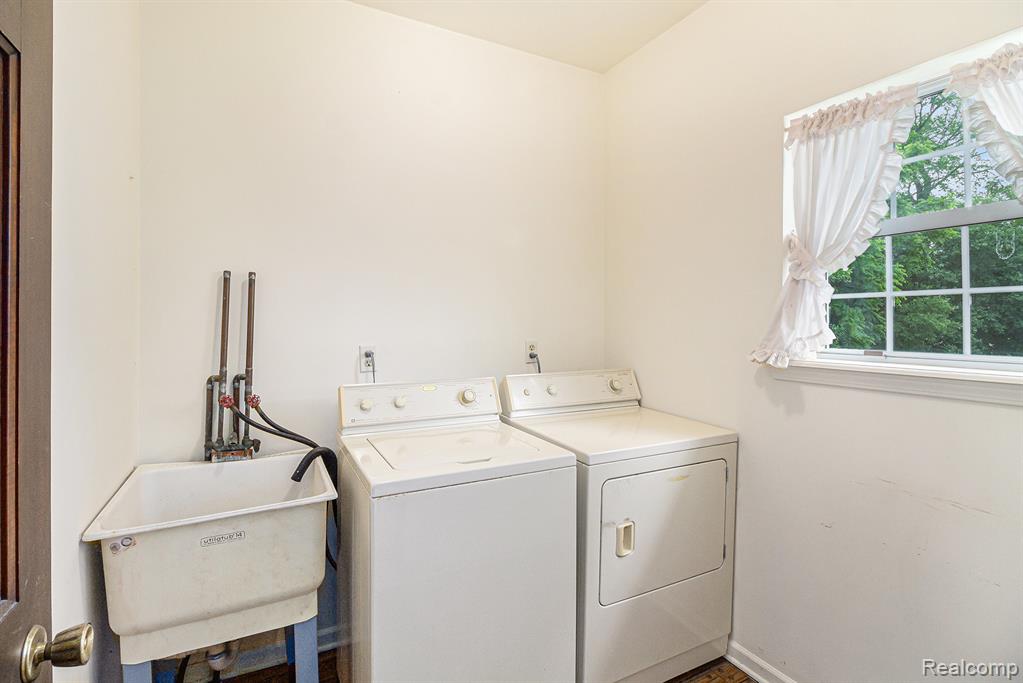 6392 McKenzie Drive, Flint, MI 48507 — Photo 16