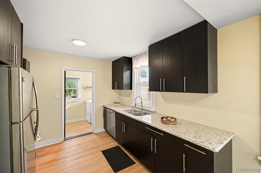 7335 Gronow, Center Line, MI 48015 — Photo 12