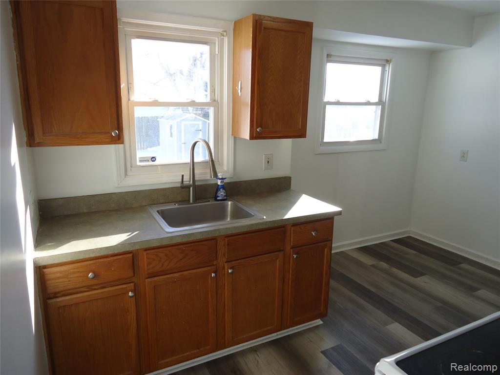 829 HUDSON Street, Wyandotte, MI 48192 — Photo 25