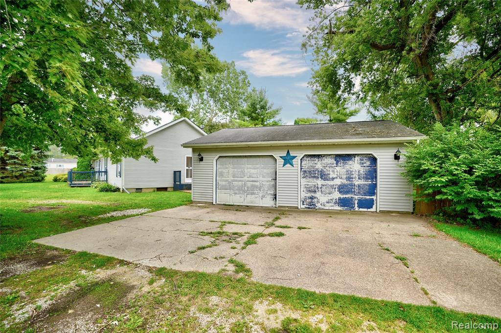 5206 Lippincott Boulevard, Burton, MI 48519 — Photo 39