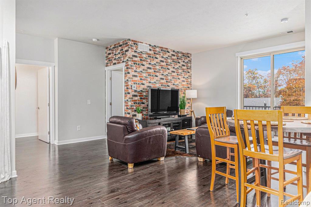 630 S GARFIELD Avenue, 202, Traverse City, MI 49686 — Photo 8
