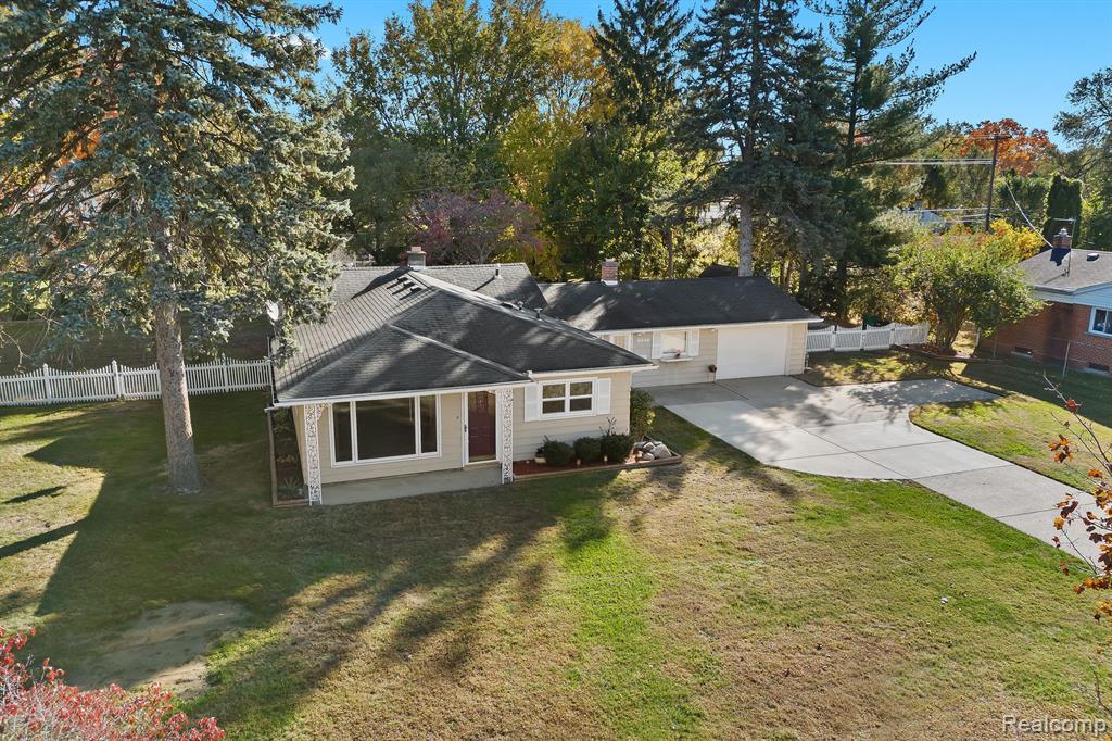 8946 OPORTO Street, Livonia, MI 48150 — Photo 31