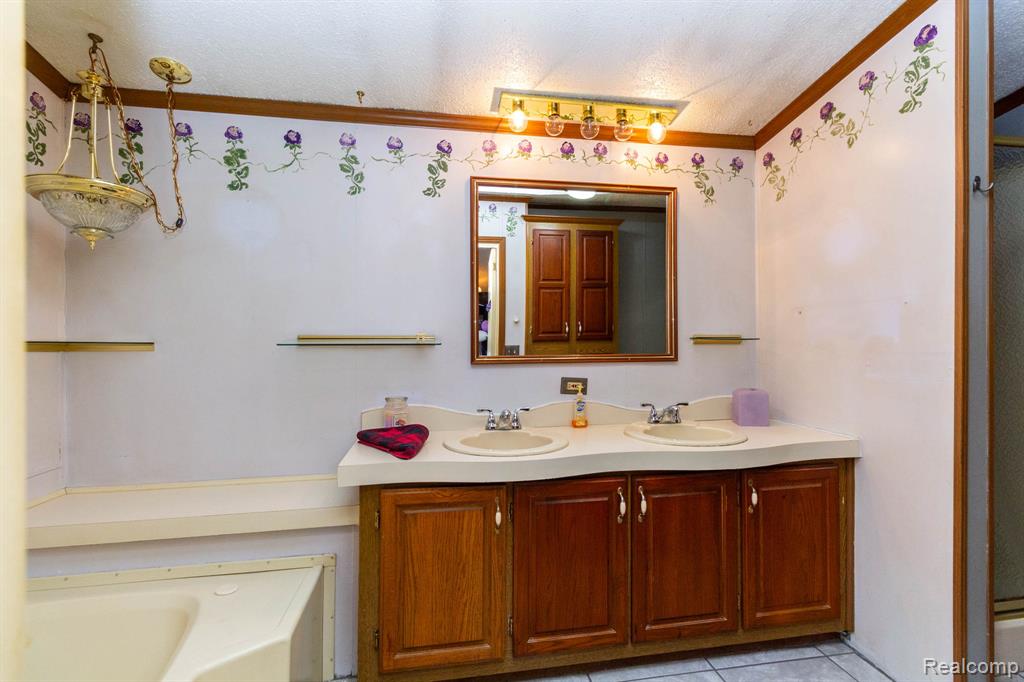 8200 Oakville Waltz Road, Belleville, MI 48111 — Photo 22