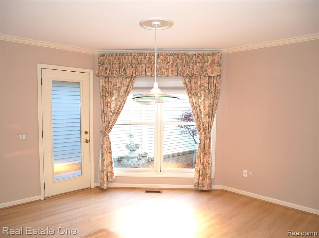 7383 SIMSBURY Drive, West Bloomfield, MI — Photo 23