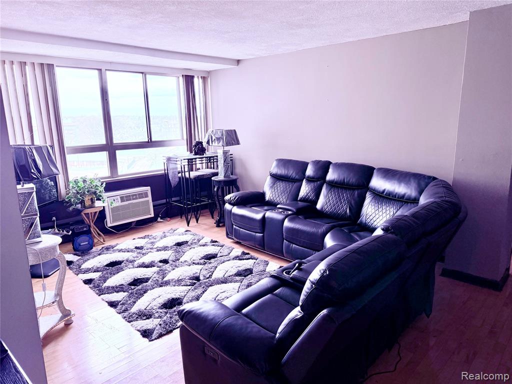 8900 E Jefferson Avenue N, 832, Detroit, MI 48214 — Photo 4