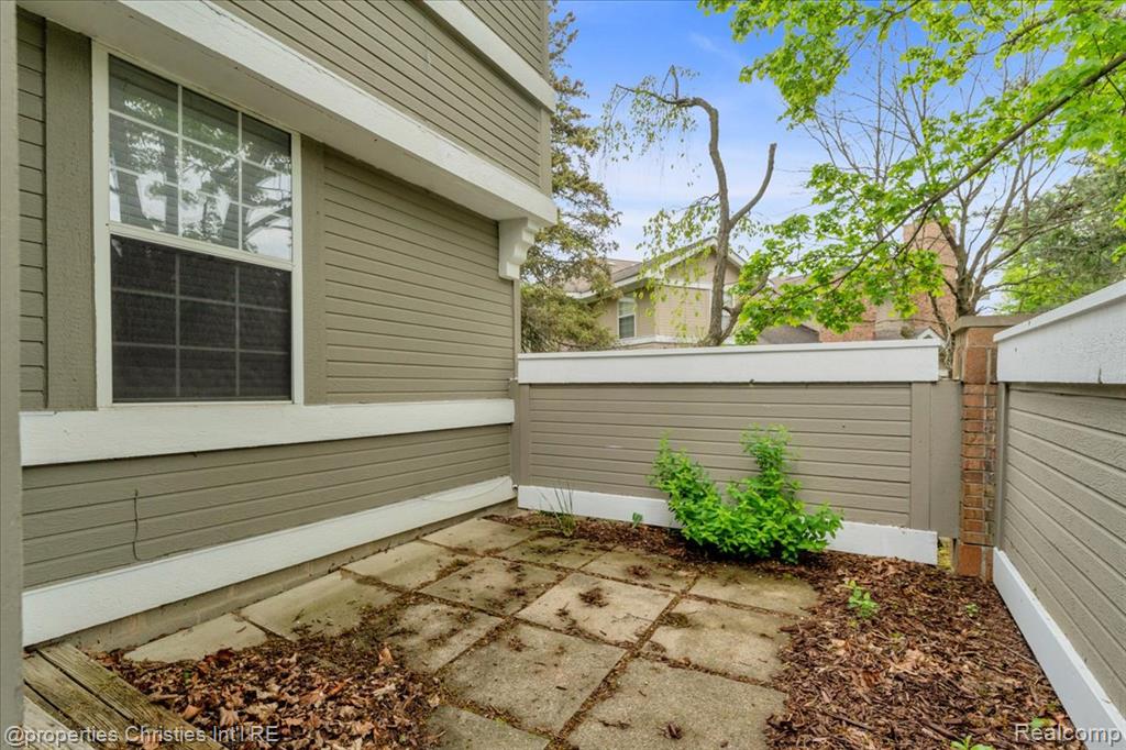 6651 Hearthside Court, West Bloomfield, MI — Photo 23