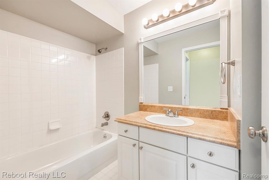 56510 SCOTLAND Boulevard, Shelby Twp, MI 48316 — Photo 10
