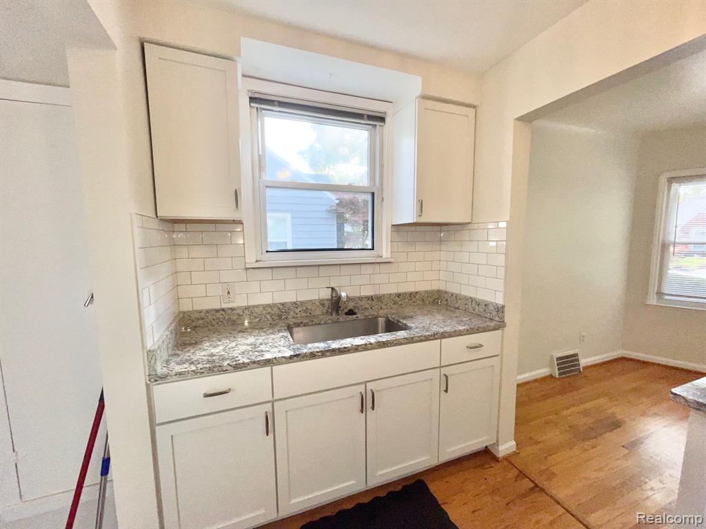 814 N Gainsborough Avenue, Royal Oak, MI 48067 — Photo 18