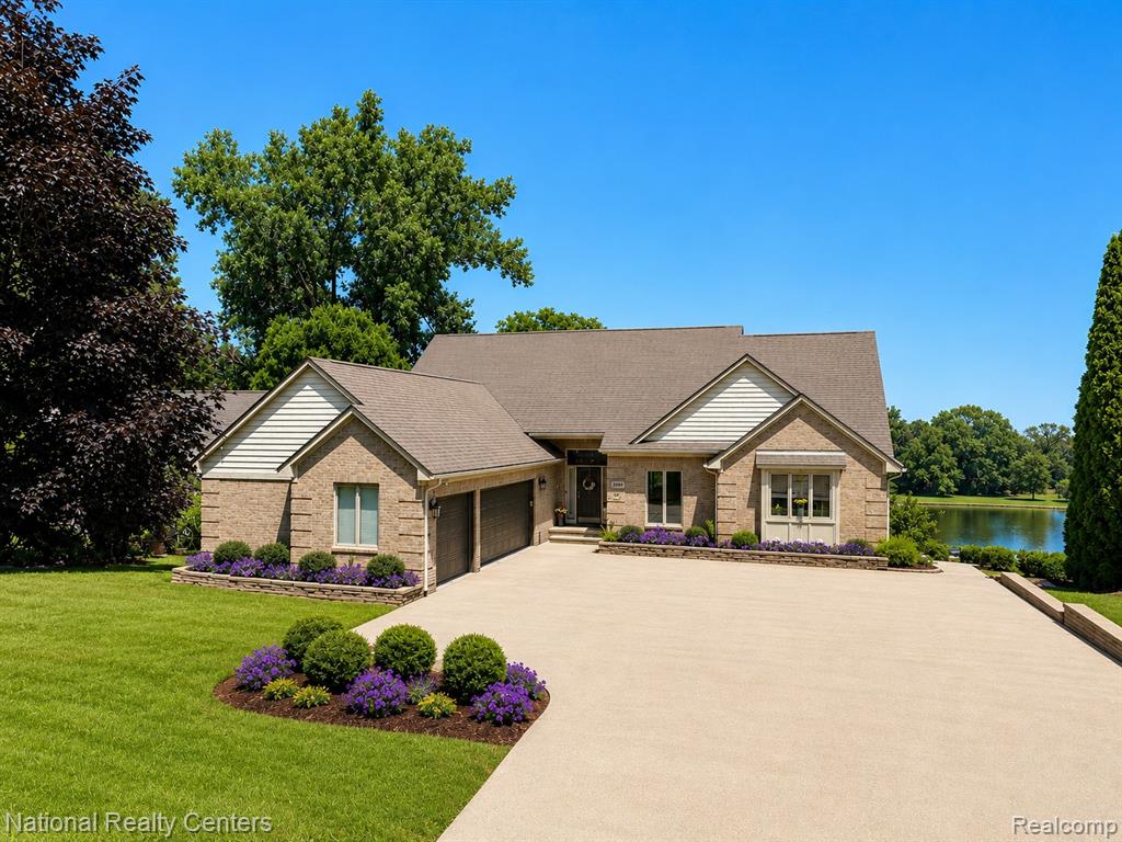 3380 E Benstein Road W, Commerce Twp, MI 48382
