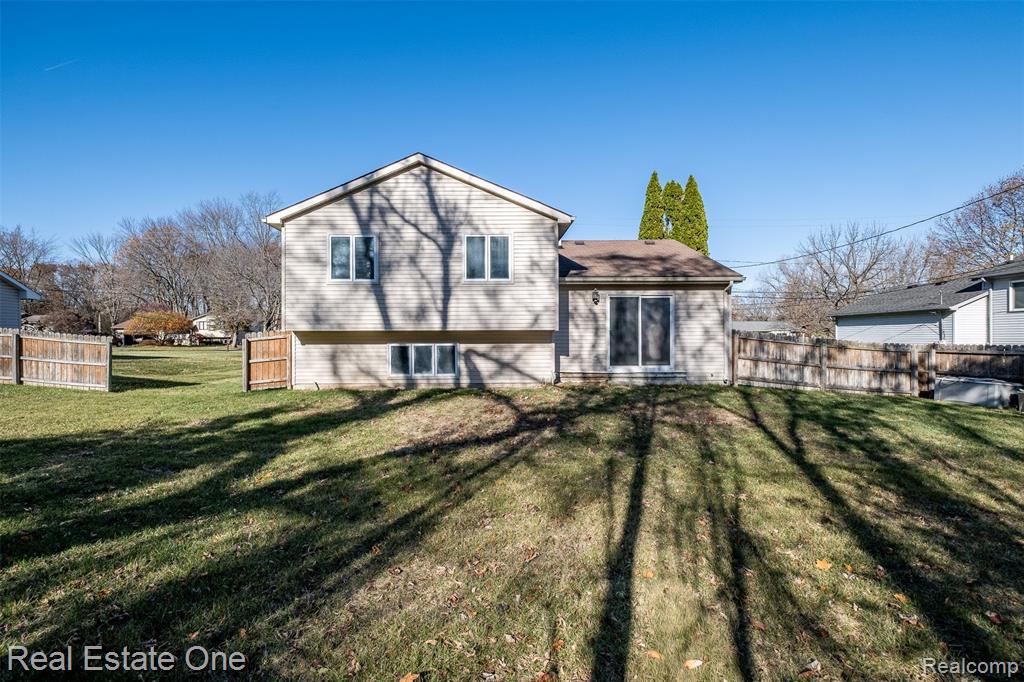 7053 Pershing, Waterford, MI 48327 — Photo 32